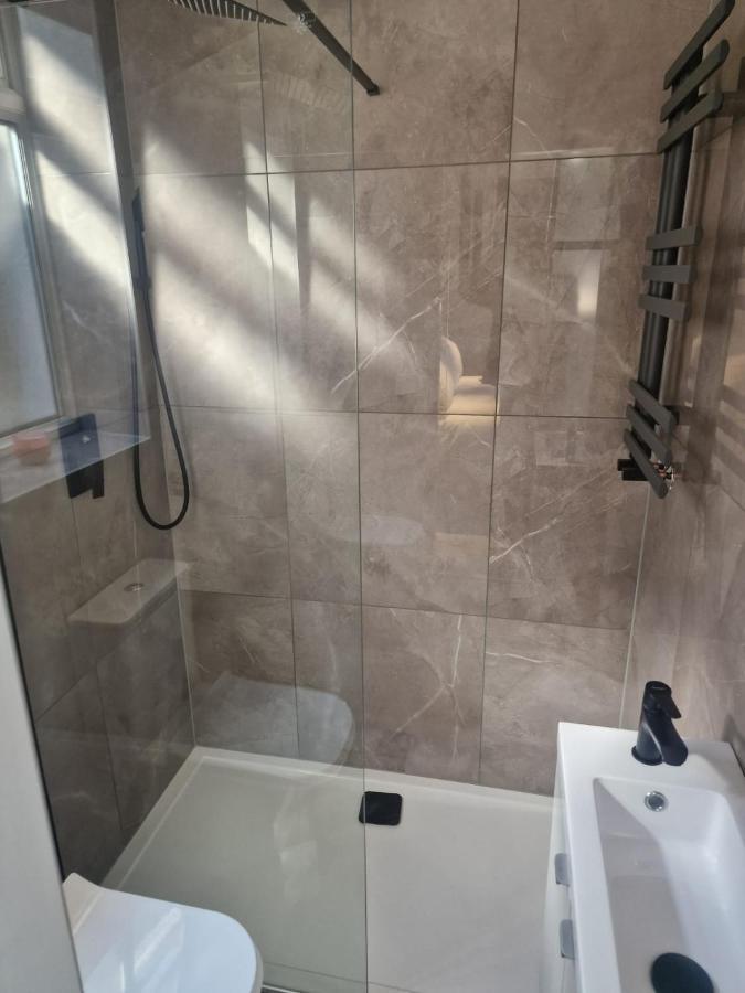 Collier's Wood En-suite Lägenhet *