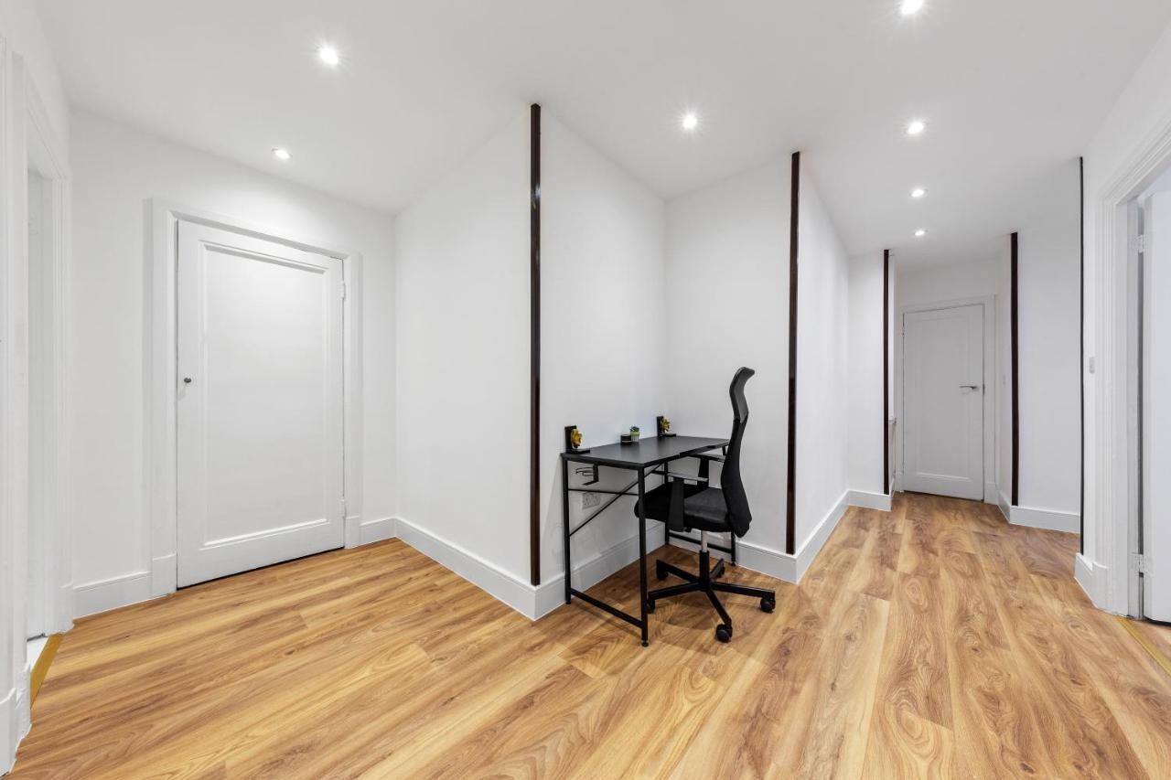 Modern Flat In Londra
