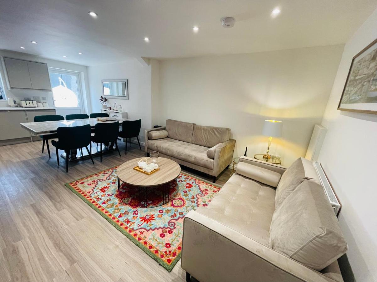 Riverside Double Garden View E14 London