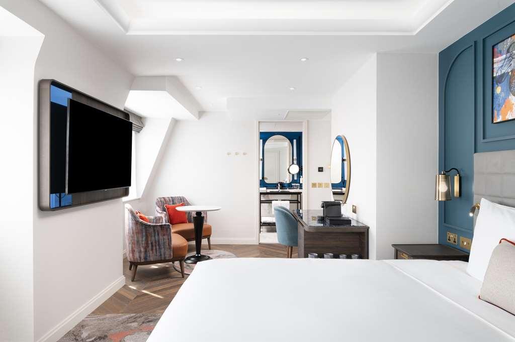 Lost St Pauls London, Curio Collection By Hilton Hotel London