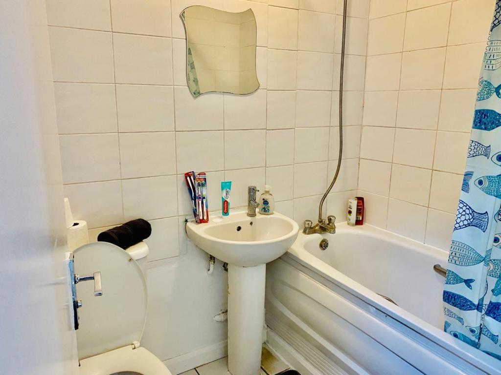 Spacious One Bedroom Edgeware Road Central Lägenhet