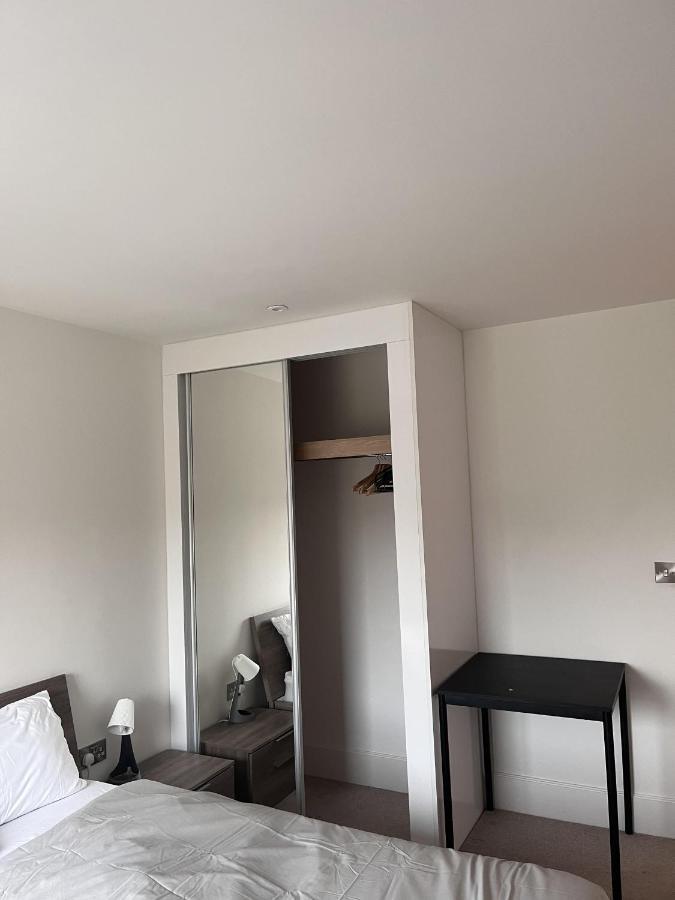 Lovely Charming 2-bedroom In Bow Apartment *