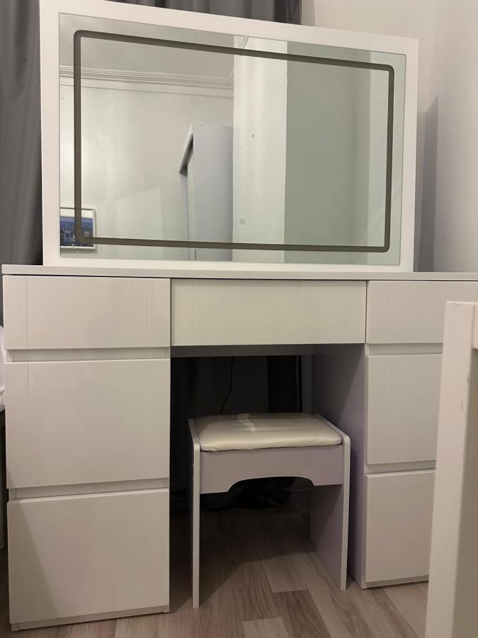 Privat overnatting Spacious And Homely One Bedroom