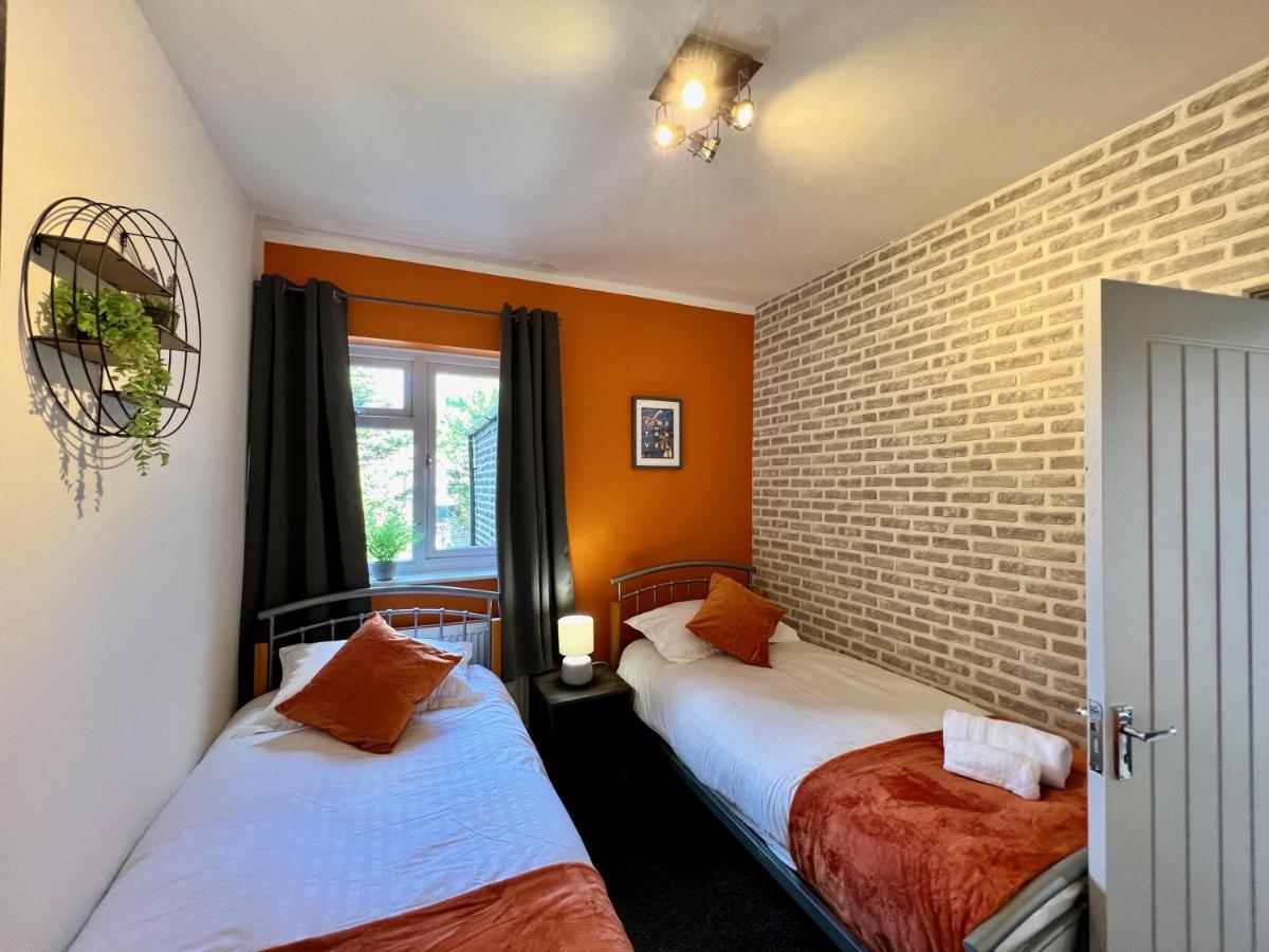 Clarence House 3 Bedrooms 8min To Station E17 North East * Londra