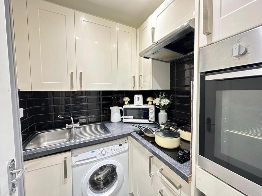 Stylish 1-bedroom And Living In London