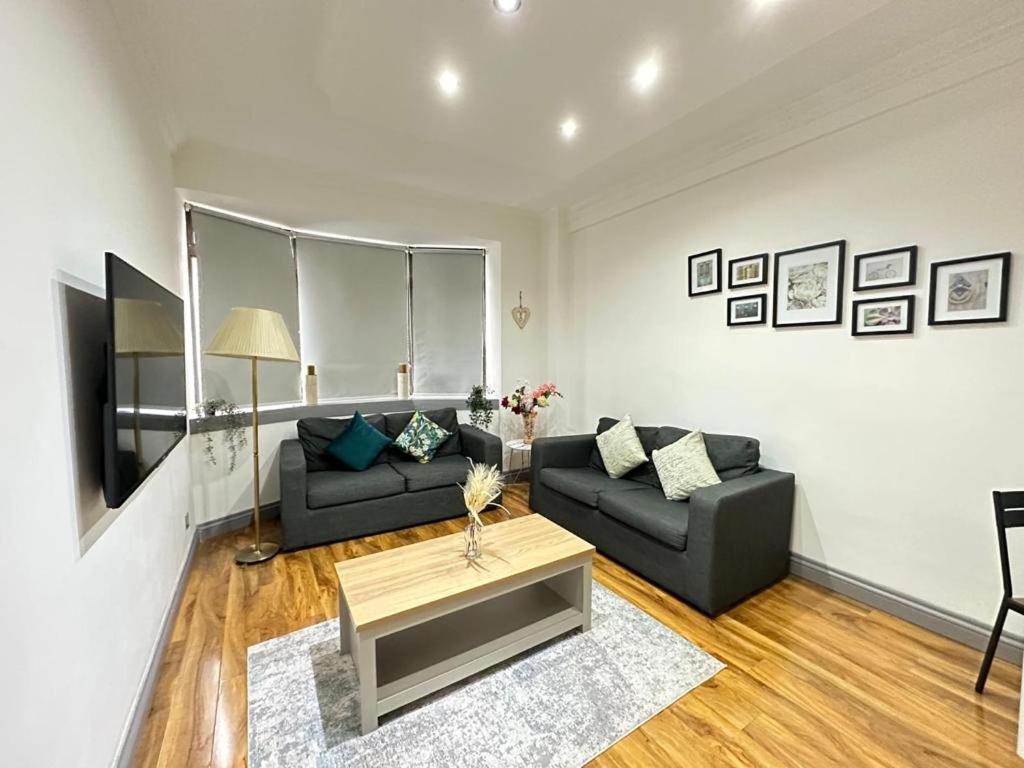 Stylish 1-bedroom And Living In Apartment