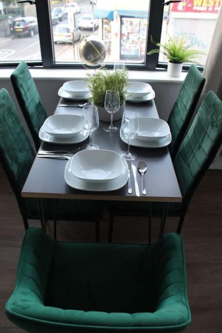 Lavish Near Wembley Stadium Londra