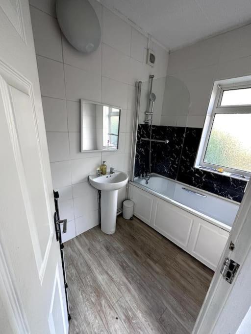 18 Min To 5 Min Walk To Abby Wood Appartement Londres