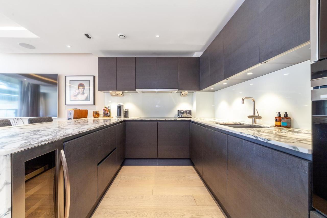Stylish 2-br Ground Floor In Chelsea Appartement Londen