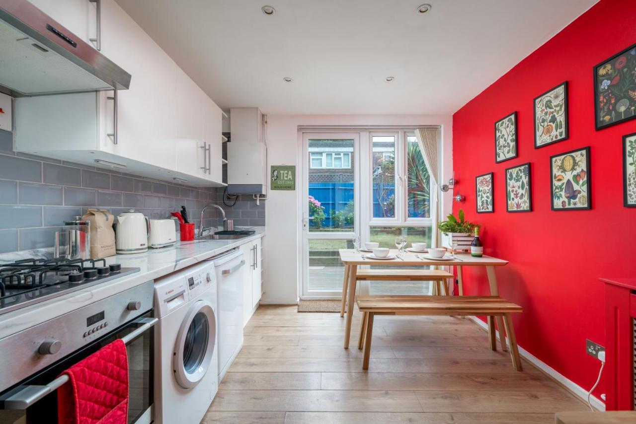 Striking Flat With Charming Garden And Desk * Londen