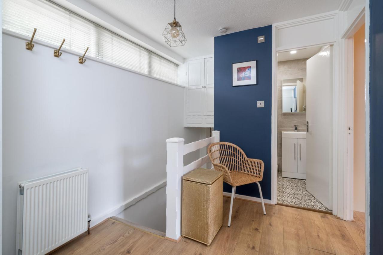 Striking Flat With Charming Garden And Desk Appartement Londen