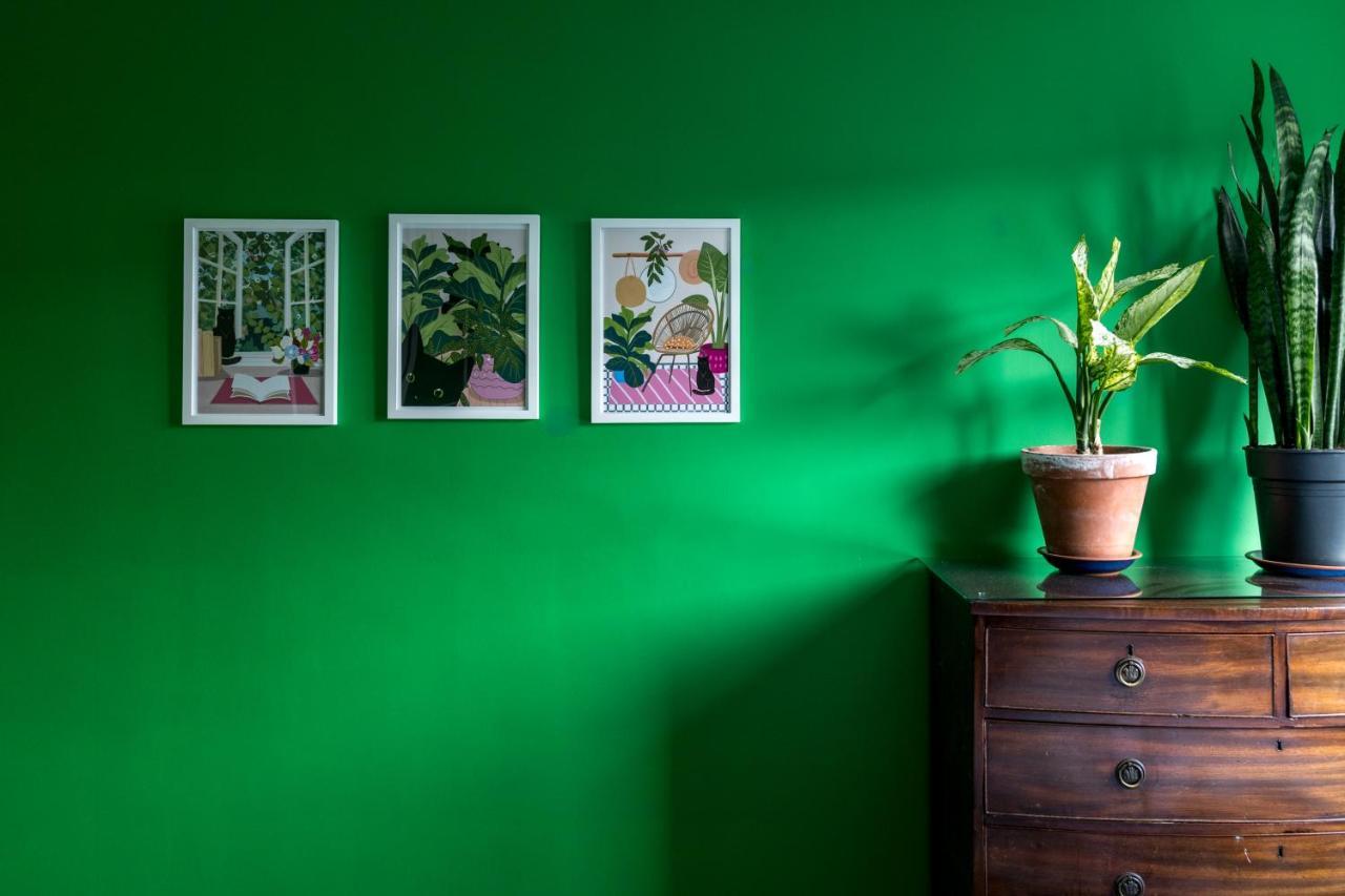 Striking Flat With Charming Garden And Desk * Londen