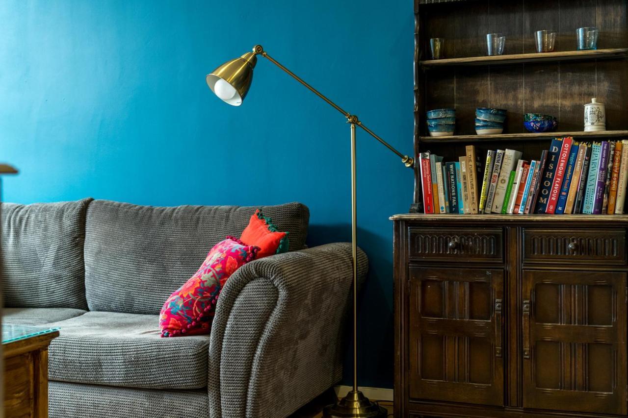 Striking Flat With Charming Garden And Desk Appartement Londen