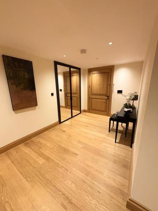 Luxury 2br Apt At C House Near Buckingham Palace Lägenhet London