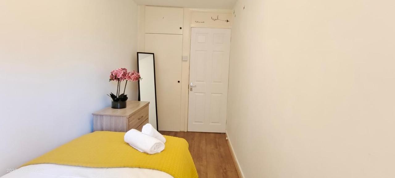 Clapham Garden Near Battersea Park *