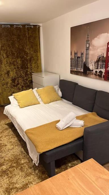 Self Contained 2 Bedroom Flat In Southwark Appartamento