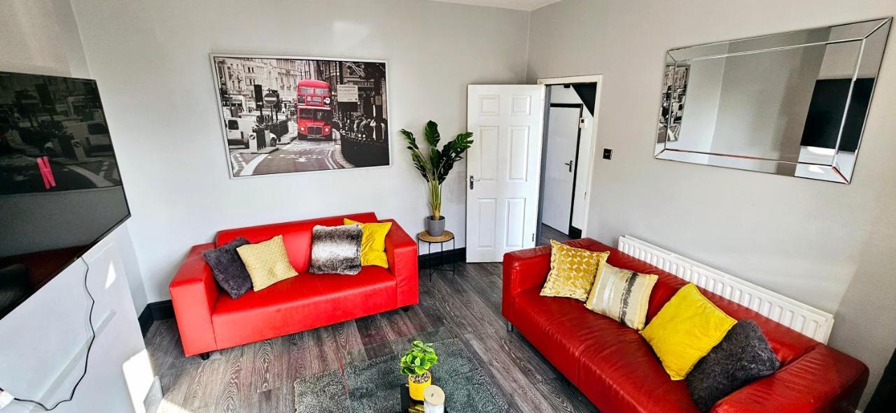3 Bedroom House In Tottenham 10 Mins Walk From Seven Sisters Station London