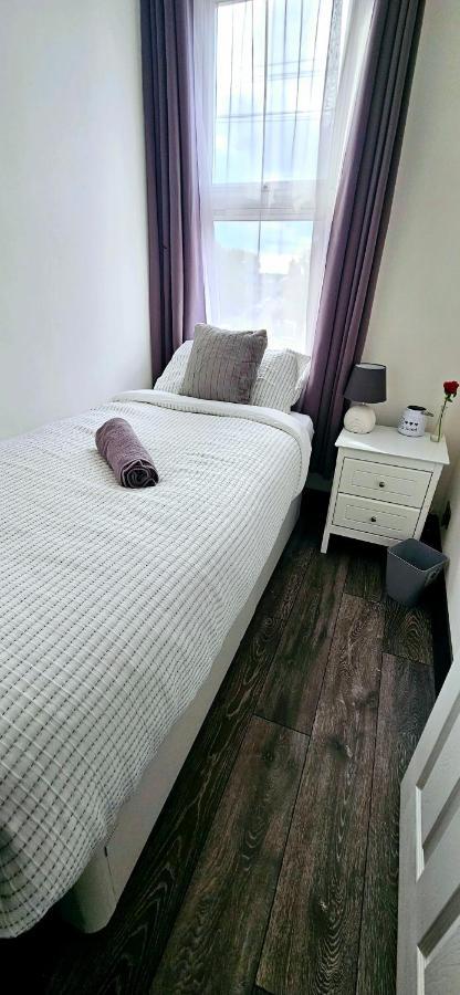 Apartment 3 Bedroom House In Tottenham 10 Mins Walk From Seven Sisters Station London