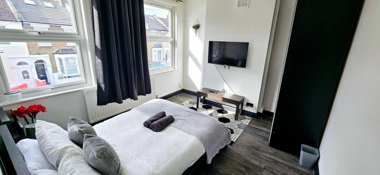 3 Bedroom House In Tottenham 10 Mins Walk From Seven Sisters Station London