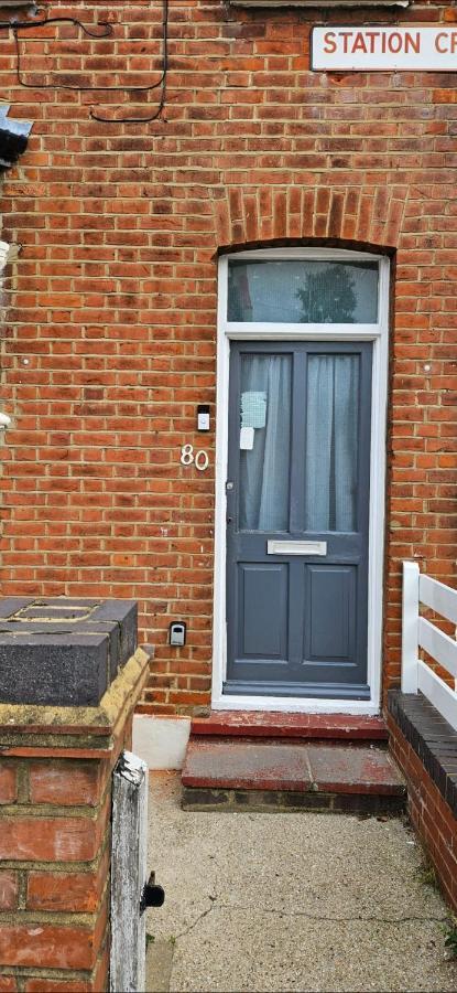 3 Bedroom House In Tottenham 10 Mins Walk From Seven Sisters Station Apartment *