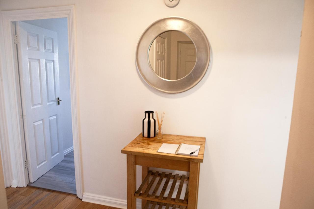 Spacious 2 Bed Flat In Wimbledon With Private Parking Lägenhet *