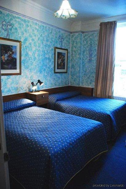 Lancaster Court Hotel 3*