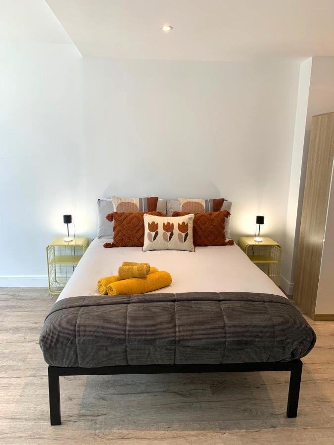 Modern Flat Near Highbury & Islington Station * Londen