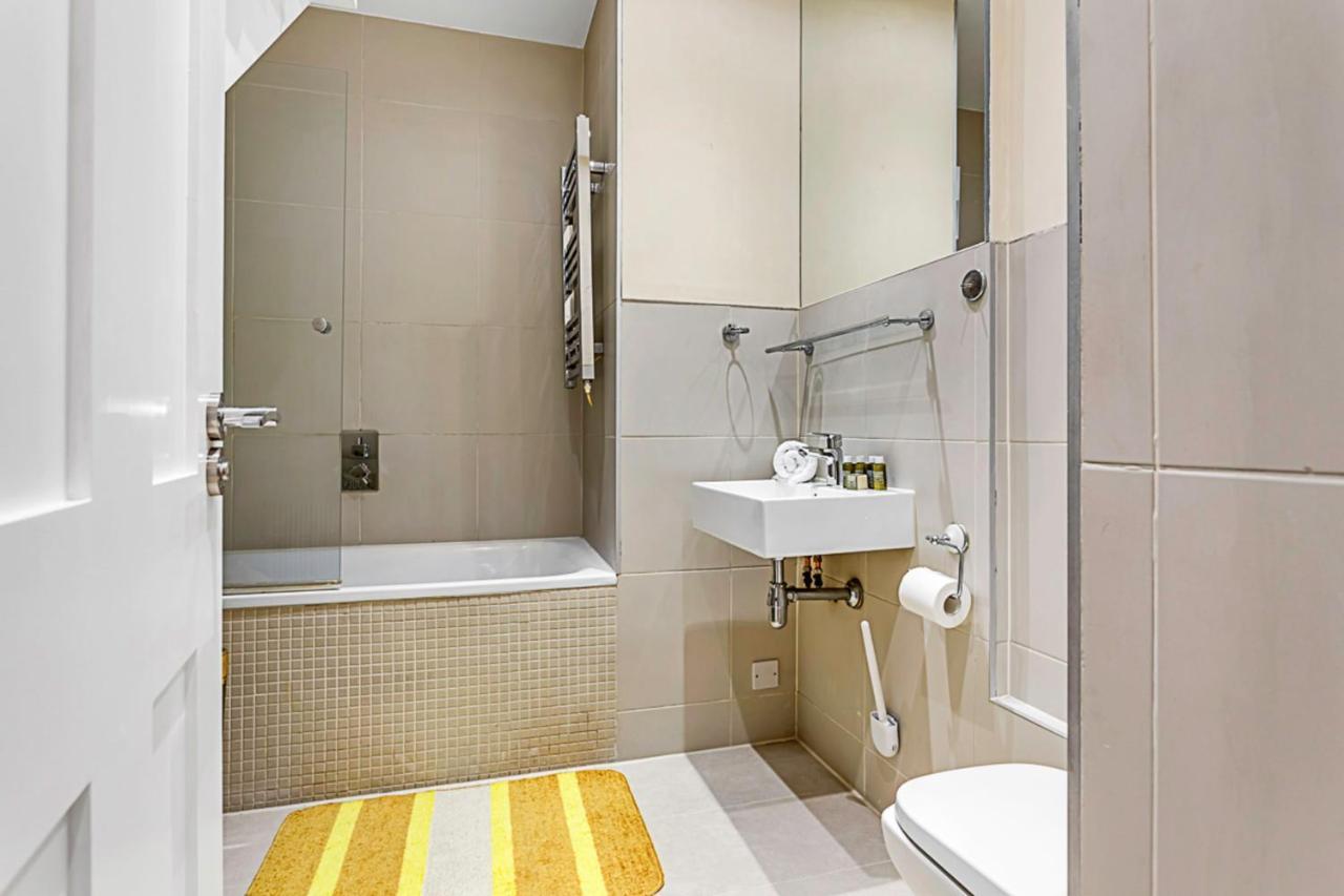 Beautiful Abode In Kensington Olympia Apartment *