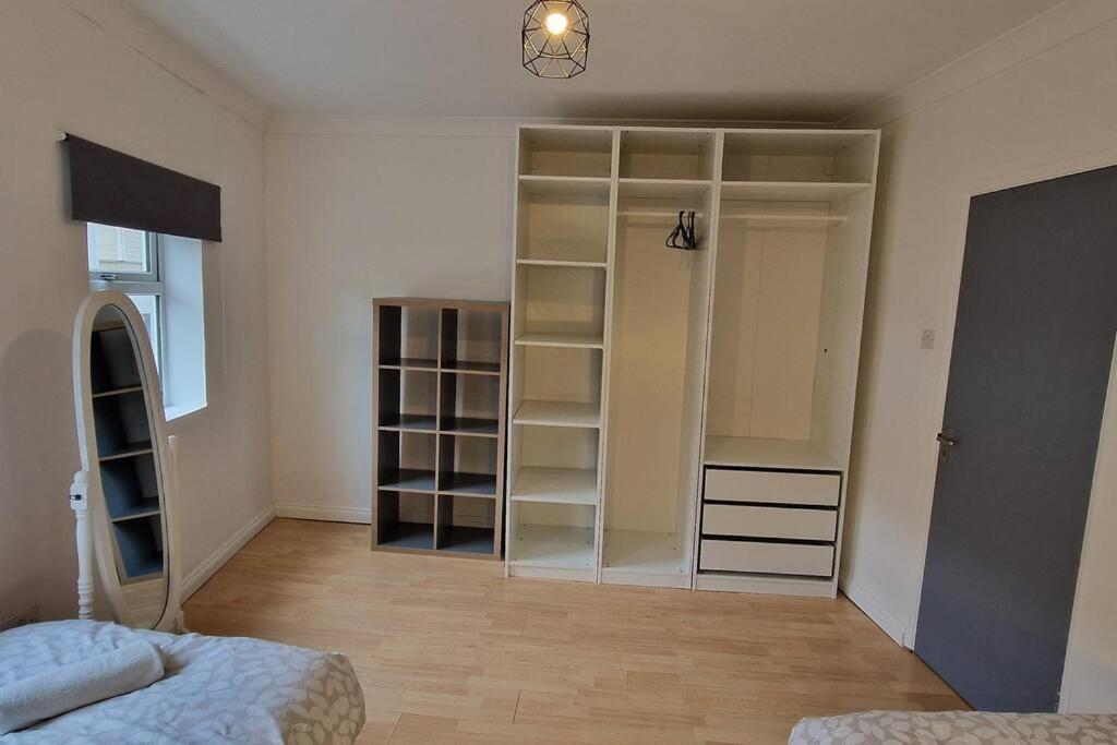 2 Bedroom Flat In Zone 2 Lnd Londres