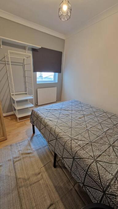 2 Bedroom Flat In Zone 2 Lnd * Londres