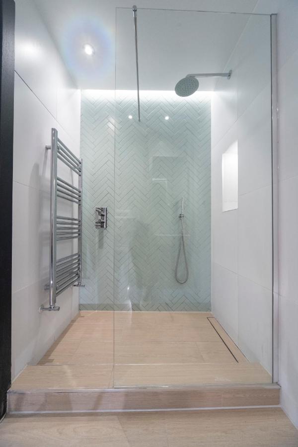 Bright & Quiet - Spacious Apt With Balcony & Lift Londen