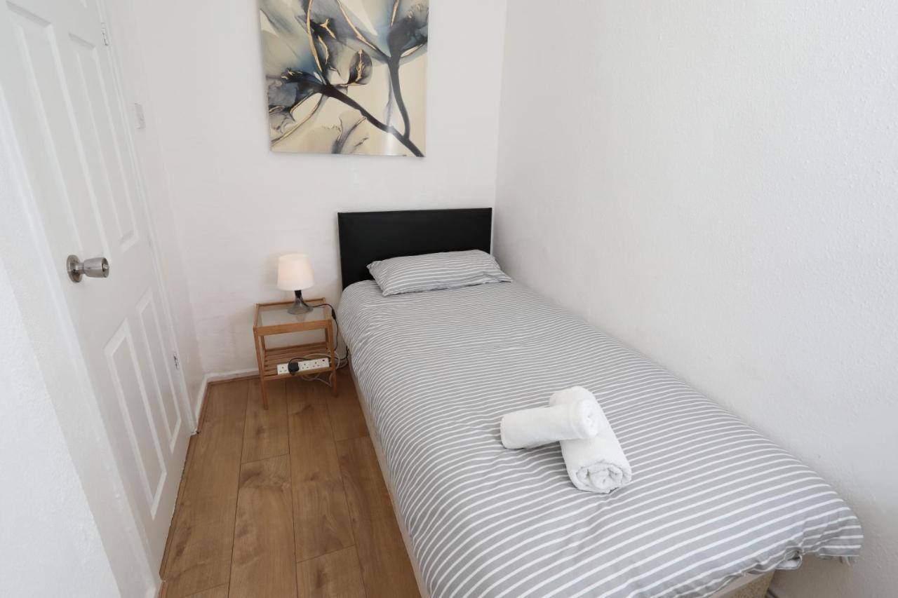Appartamento Self Contained 2 Bedroom Flat In Southwark *