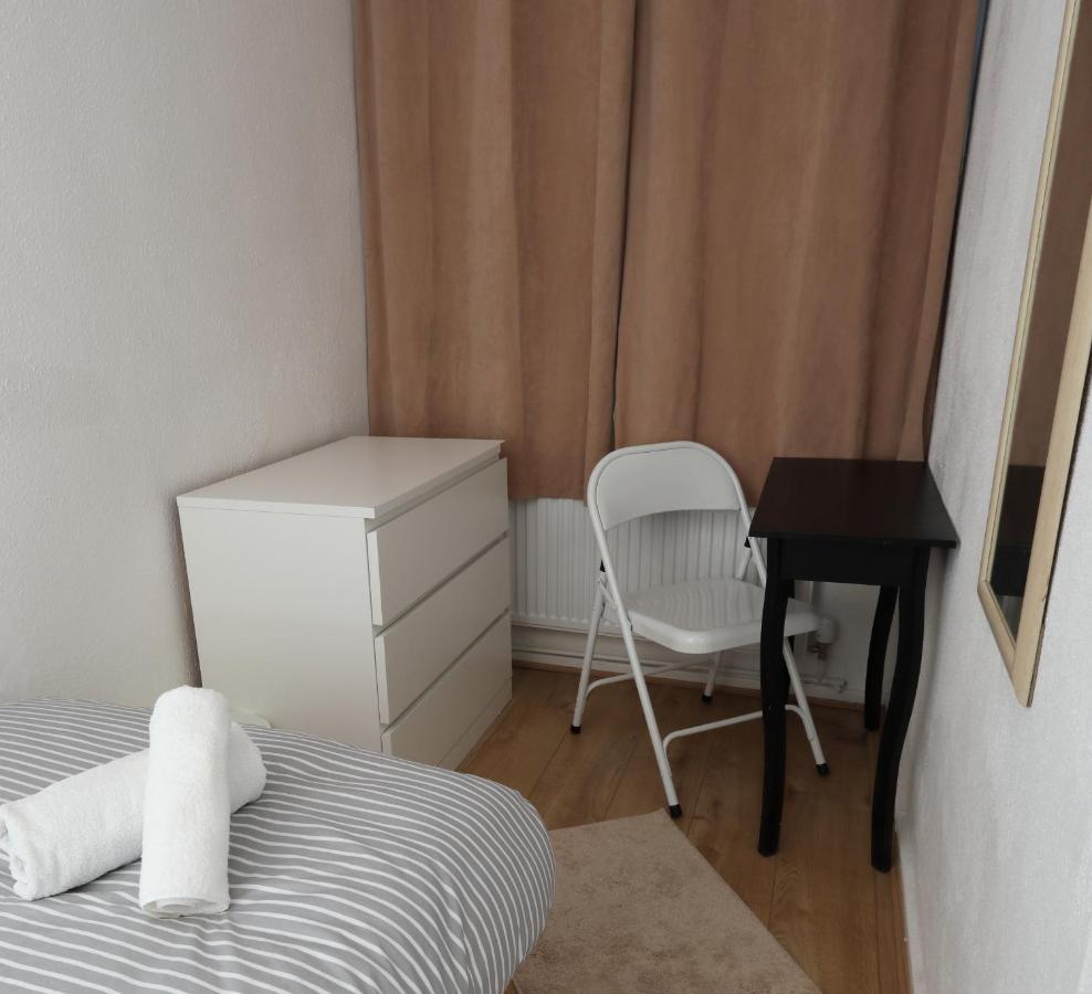 Self Contained 2 Bedroom Flat In Southwark * Londra