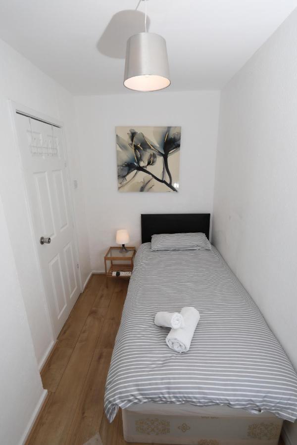 Self Contained 2 Bedroom Flat In Southwark Appartamento
