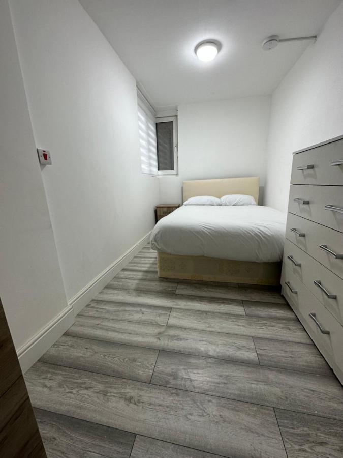 3 Bedroom Bayswater Lejlighed