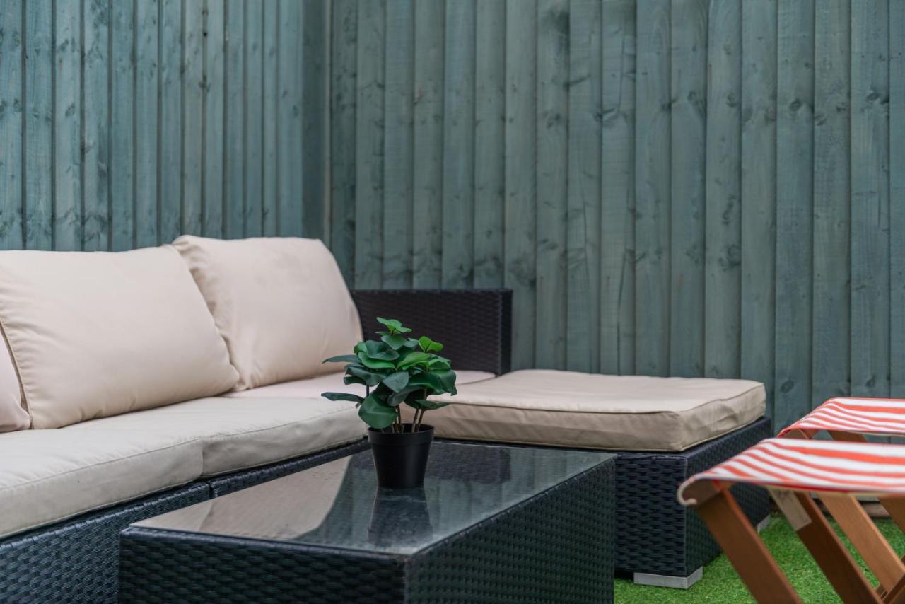 Three-bedroom Bliss In Town Londra