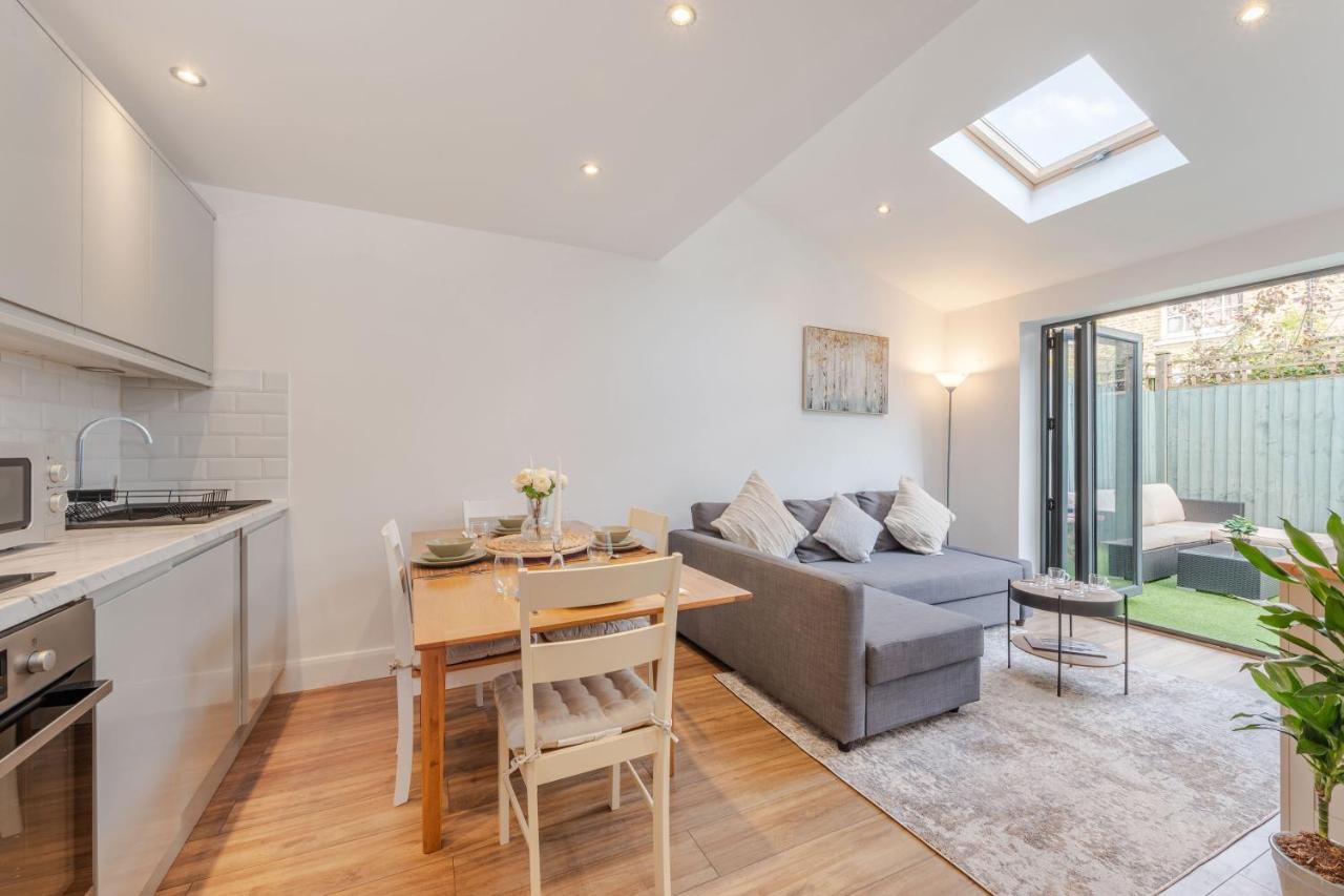 Three-bedroom Bliss In Town Lejlighed *