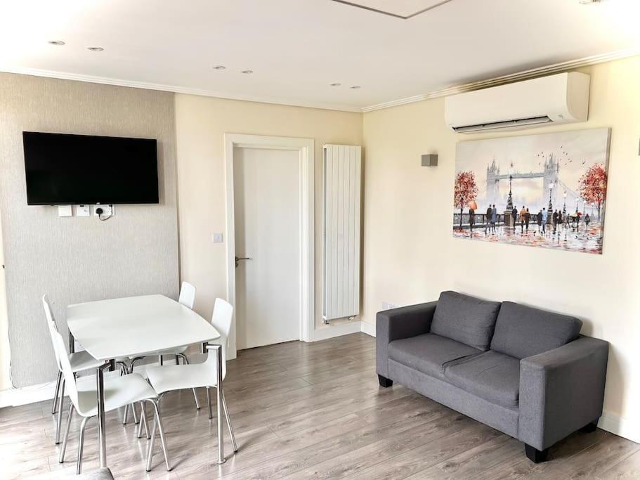 Appartement Luxurious 2 Bedroom Flat In *