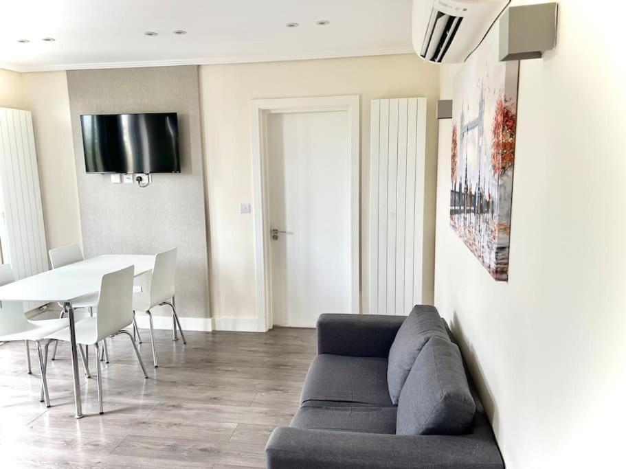 Appartement Luxurious 2 Bedroom Flat In *