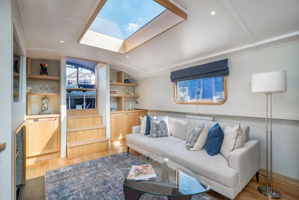 Luxurious Houseboat Near Canary Wharf In Bateau-hôtel