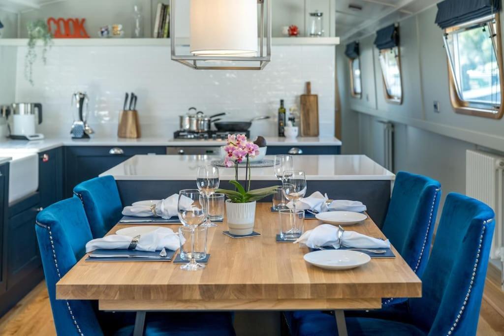 Bateau-hôtel Luxurious Houseboat Near Canary Wharf In