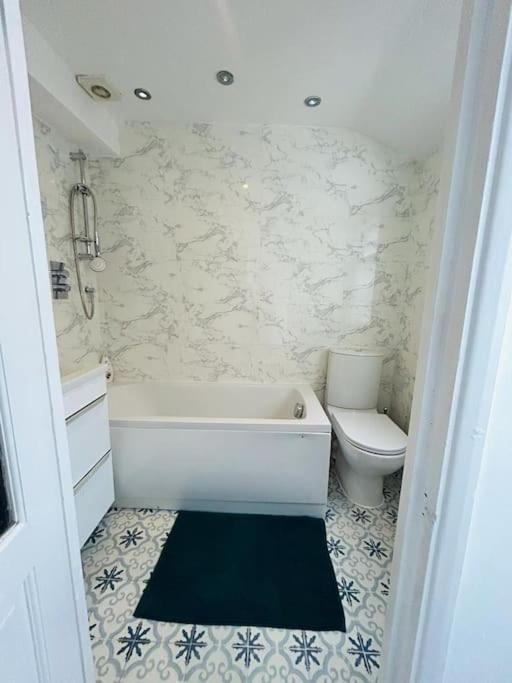 Elegant House In Stratford Apartment London