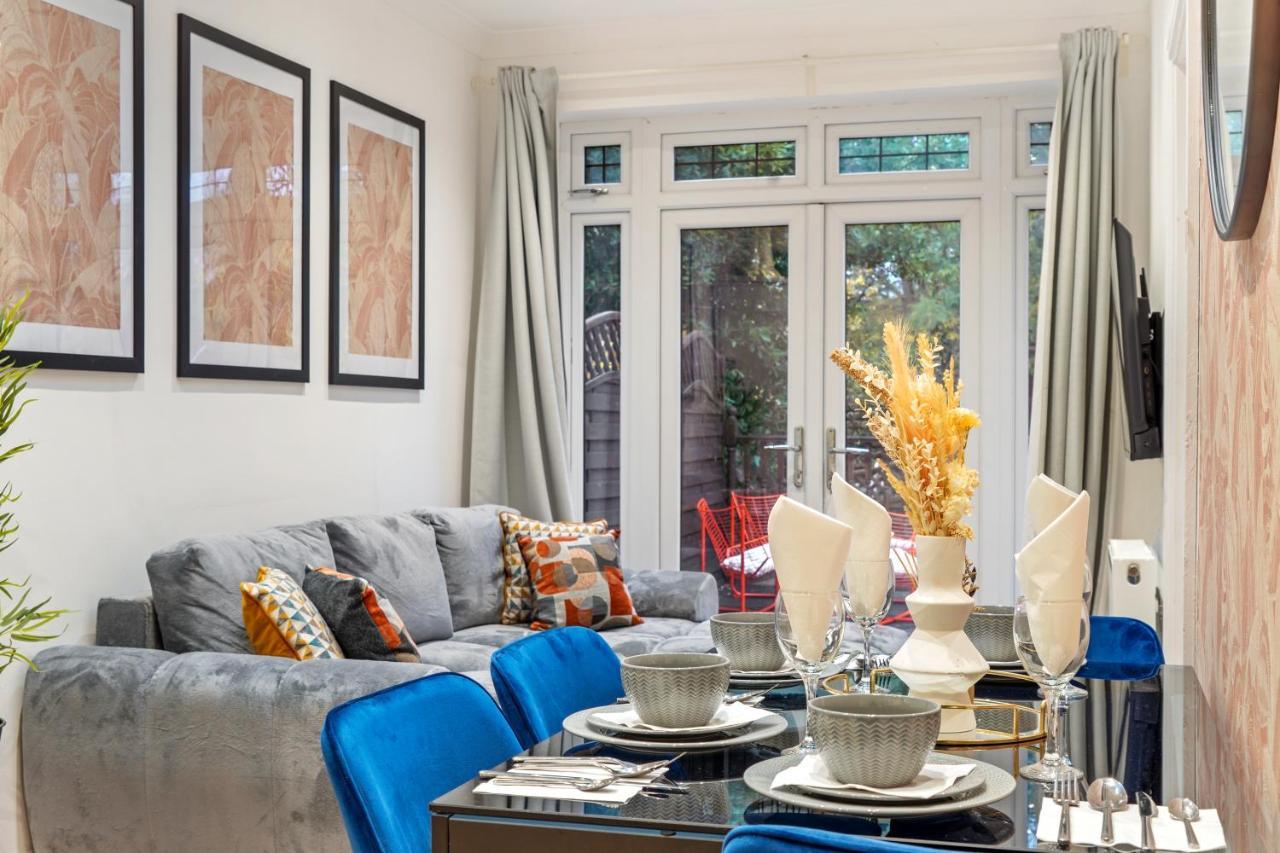 Gorgeous 3-bedroom In - Sleeps 8 * London