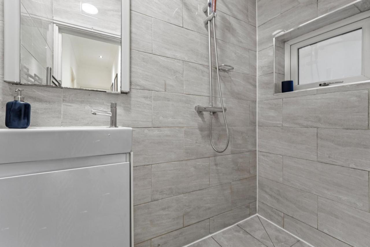 Apartment Gorgeous 3-bedroom In - Sleeps 8 *
