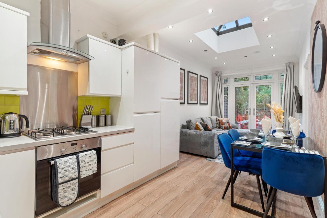Gorgeous 3-bedroom In - Sleeps 8 * London