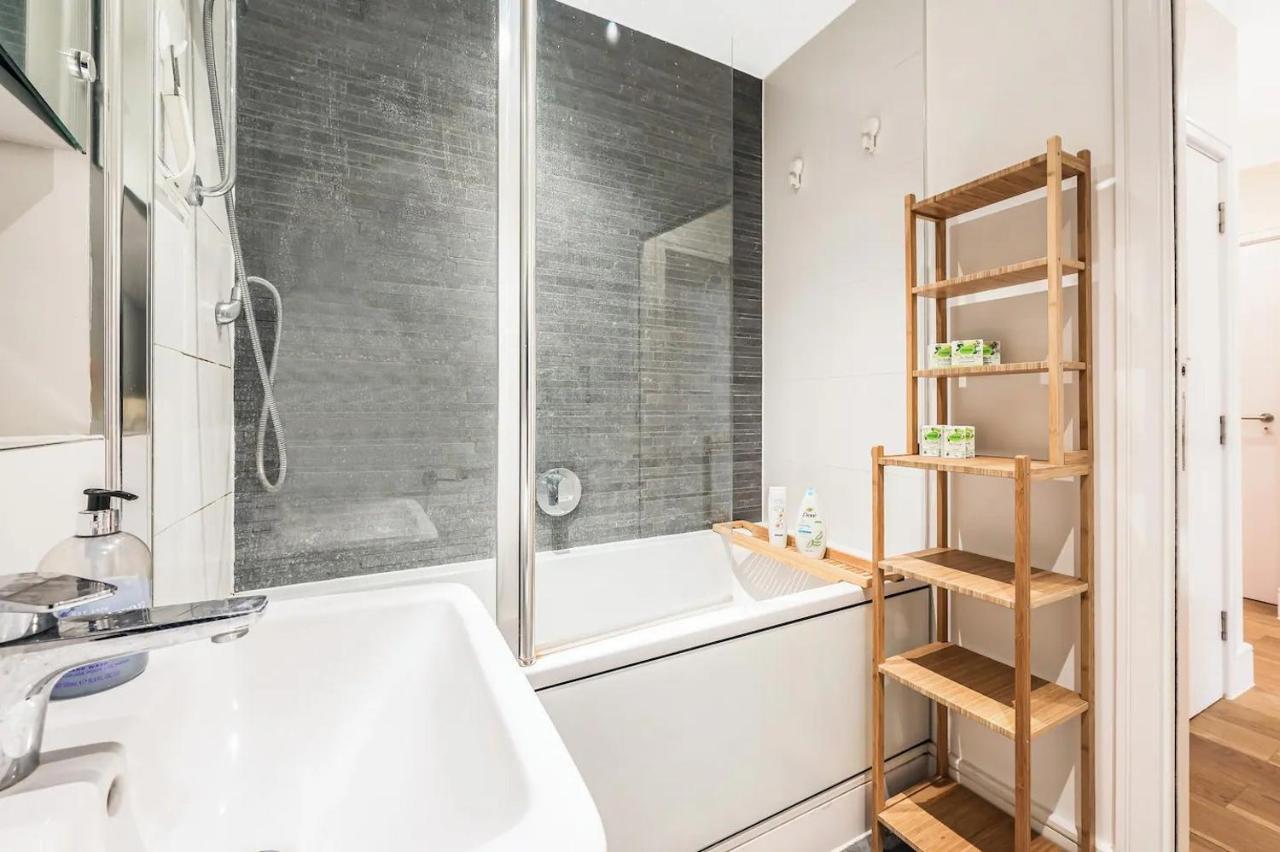 Lägenhet Pass The Keys Cosy Elegant Shepherds Bush Flat London