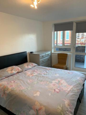 Lc One Bedroom With Balcony * London