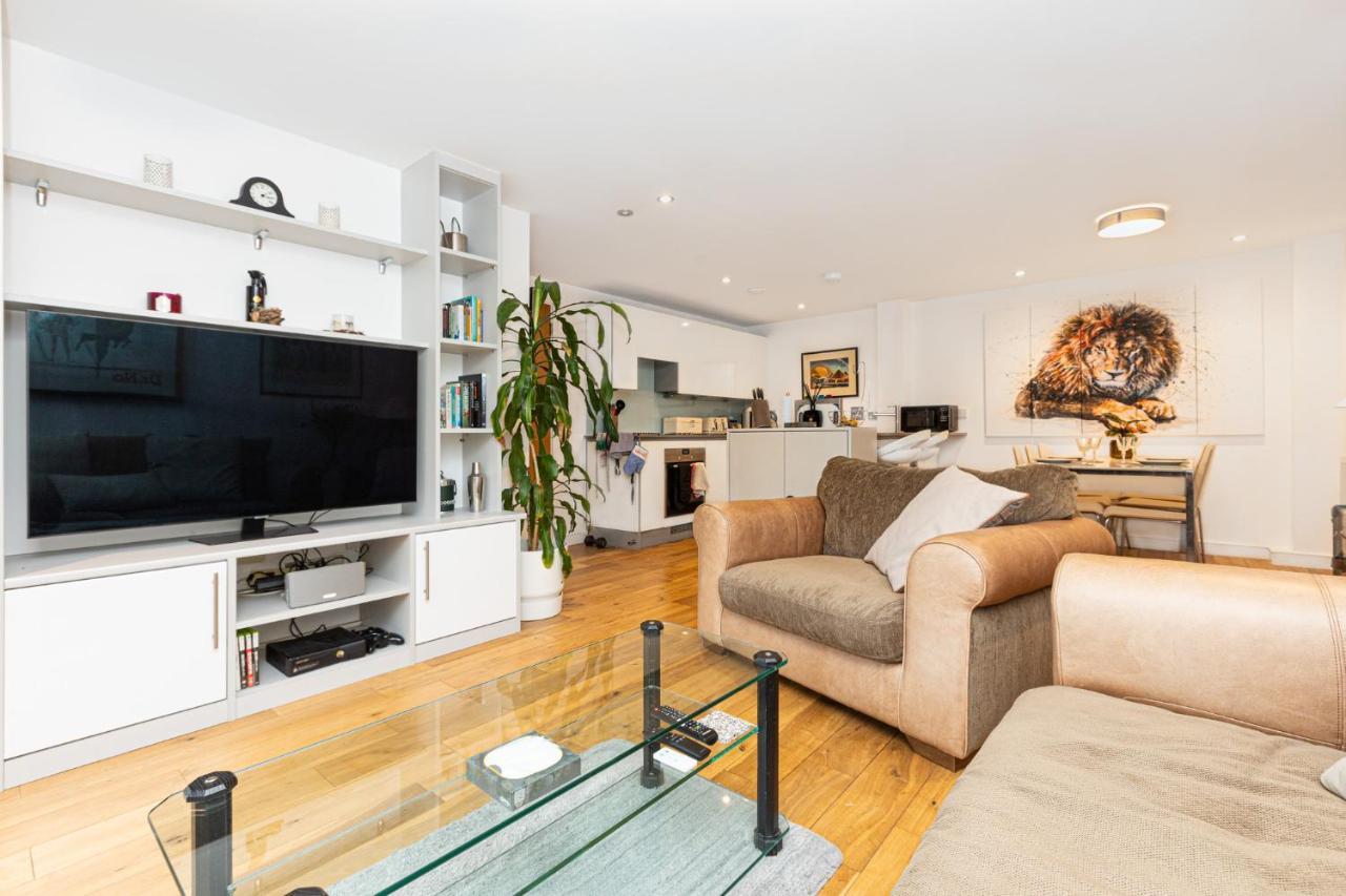 Immaculate 2br Flat, Greenwich, 2 Min Maze Hill St Appartement Londen
