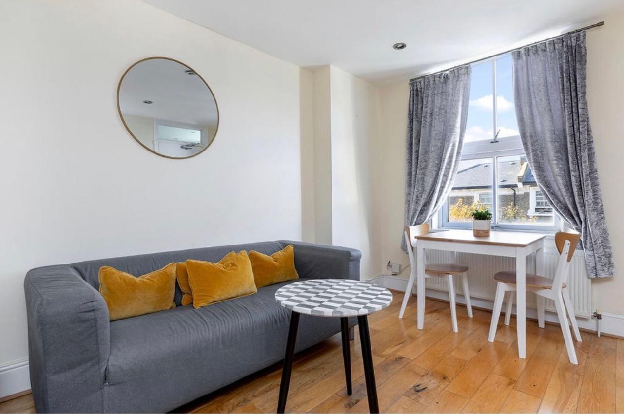 Lägenhet Charming Apartment, Sleeps 4- 15 Mins To *