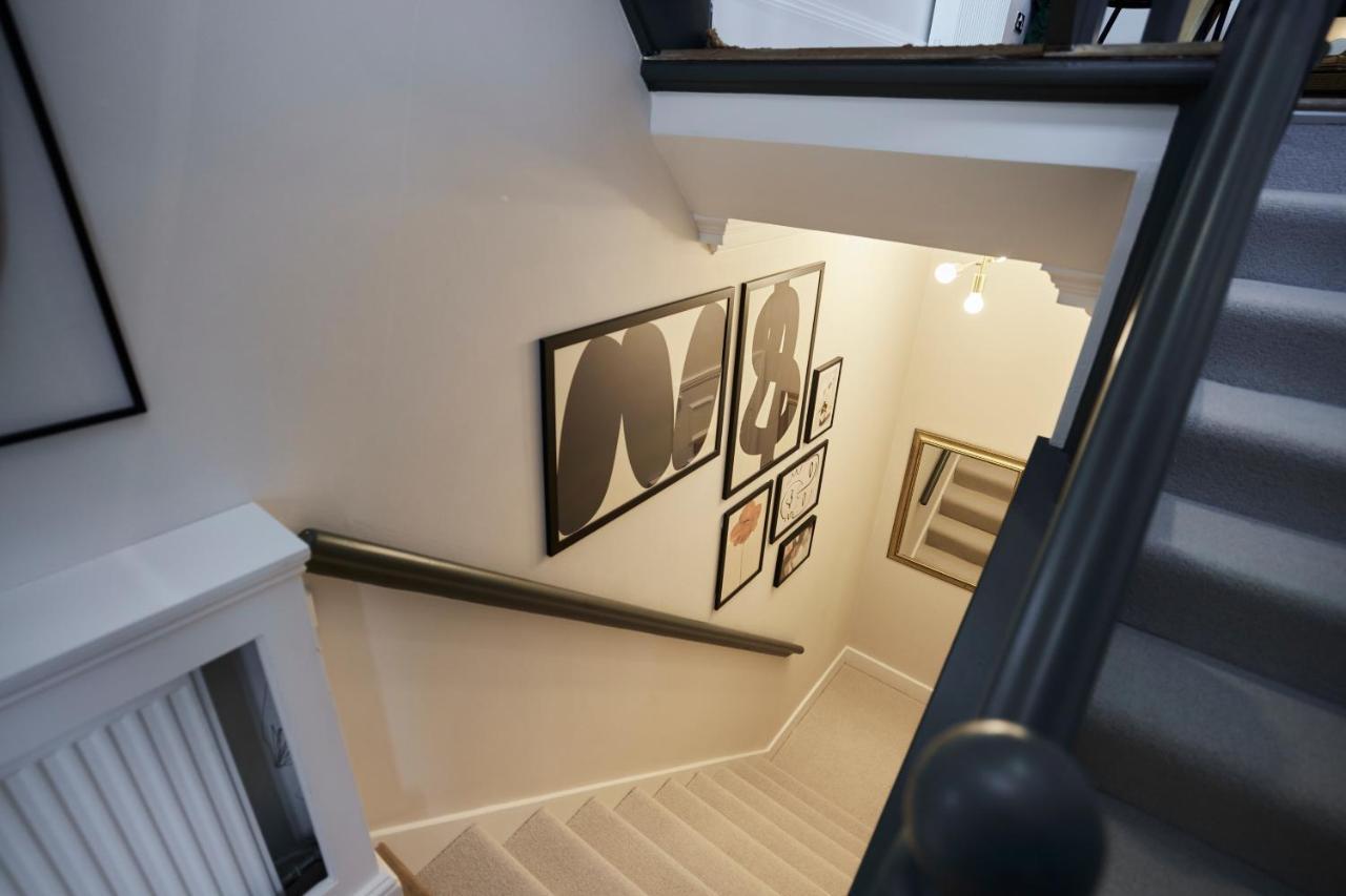 The Earl's Court Space - Modern 2bdr Flat With Terrace + Parking Apartment London